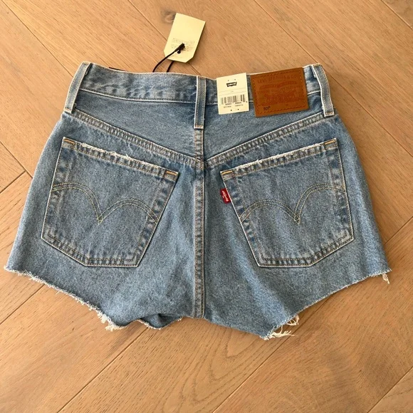NWT Levi 501 high rise cut off shorts size 24 - Picture 4 of 4